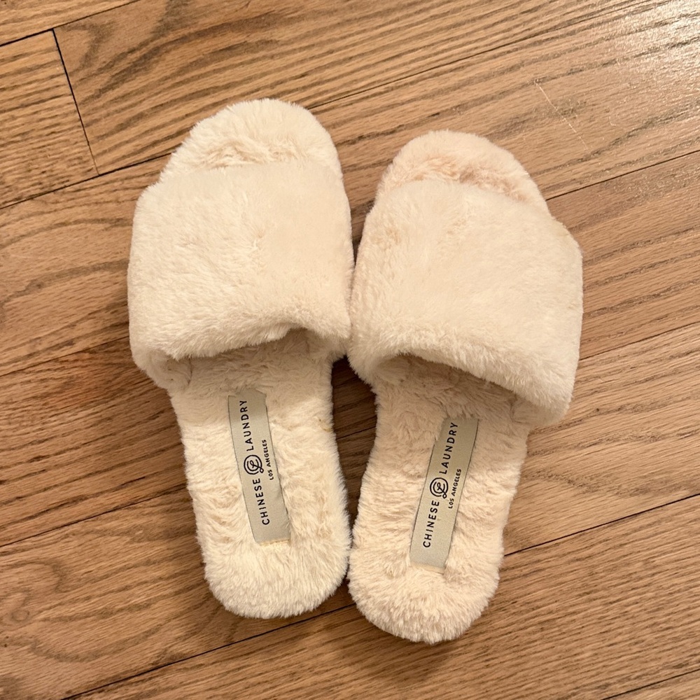 Chinese Laundry Soft Cream Slippers